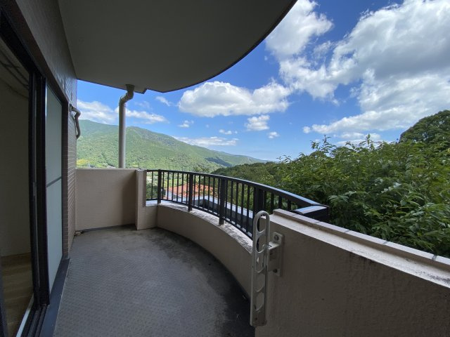 ダイアパレス湯河原郷のバルコニー