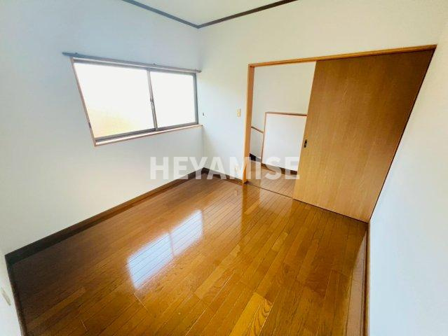 山上アパートの洋室