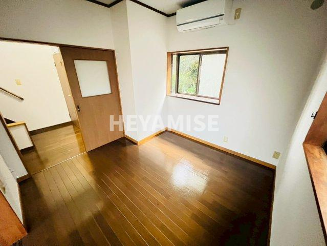 山上アパートの居間・リビング