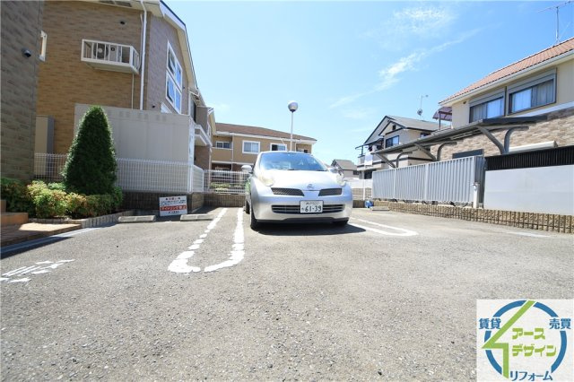 レグルス弐番館の駐車場