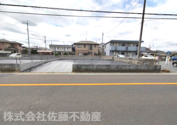 【分譲地】北鴻巣駅12分・50坪の整形地の外観|2025年9月15日撮影。物件を前面道路から撮影した外観です。写真の右側に鴻巣市コミュニティバスのバス停が写っています。