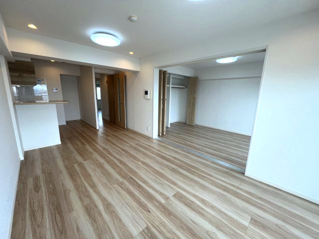 新座市野火止「マンハイム武蔵野北810号」の居間・リビング