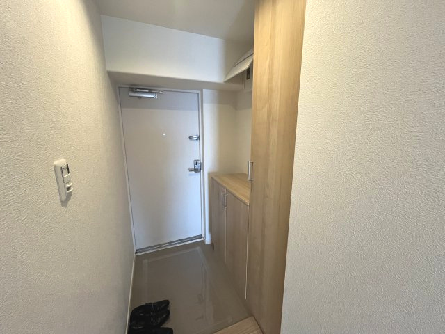 新座市野火止「マンハイム武蔵野北810号」の玄関