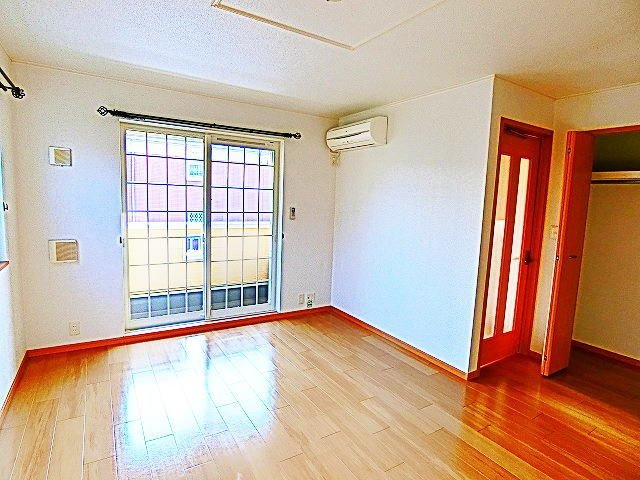 ラッフィナート・カーサ弐番館の居間・リビング