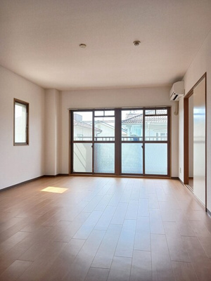 【居間・リビング】 | ビュー・セジュール | セブンイレブンさんまで600m