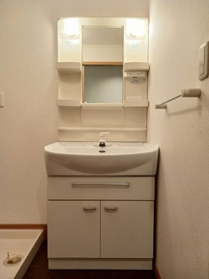 【洗面所】 | アルモニー | 脱衣スペースもあります