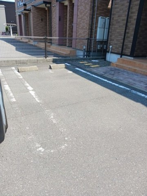 【駐車場】 | アルモニー | 駐車場があるので、車を買う予定の方も安心です