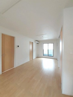 【居間・リビング】 | ベネヴォレンテＣ | ゆったり過ごせる居間です