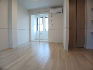 【居間・リビング】 | さくら　Ⅴ・Ⅱ | こちらの居間で趣味の時間をお楽しみください