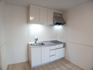 【キッチン】 | さくら　Ⅴ・Ⅱ | コンパクトなキッチンで掃除もラクラク