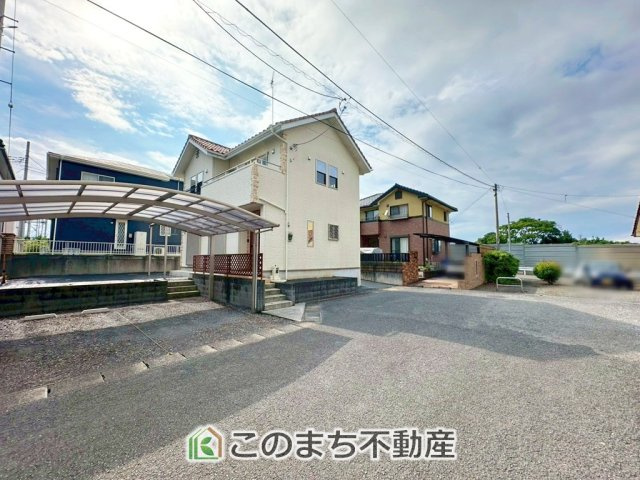 鹿沼市松原4丁目　中古戸建の前面道路含む現地写真|前面道路は広々としてます！運転が苦手な方でもお車の出し入れ簡単で安心です☆
