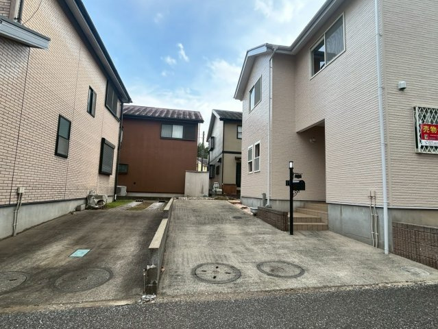 八街中古戸建ての駐車場
