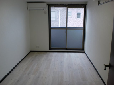 【洋室】 | フラッティ上玄京 | バルコニーあり