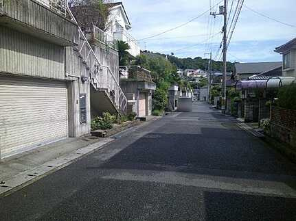 府中町瀬戸ハイム3丁目の前面道路含む現地写真