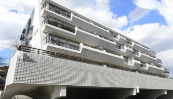 【外観】 | グリーンヒル買取1号棟 | 充実内容リノベーションの専有部分　南バルコニーの３LDK　住宅ローン控除適合　172戸の大型レジデンス