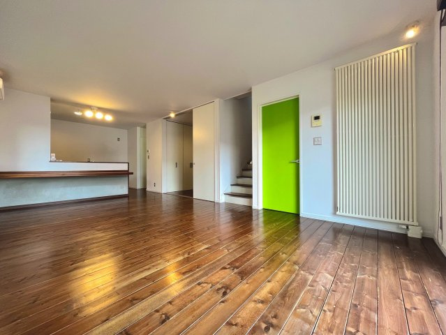 厚別西5条2丁目の居間・リビング|南東向きで陽当たり良好なリビングはエアコン付きで季節を問わず快適にお過ごし頂けます！