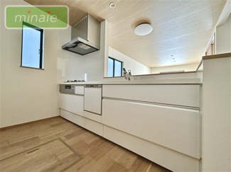 【キッチン】 | 並列２台駐車　パントリー　WIクローク付き　全2棟　A号棟　南大野 | 販売現地