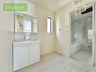 【脱衣所】 | 並列２台駐車　リビング階段　全2棟　B号棟　南大野 | 販売現地