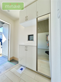 【玄関】 | 並列２台駐車　リビング階段　全2棟　B号棟　南大野 | 販売現地