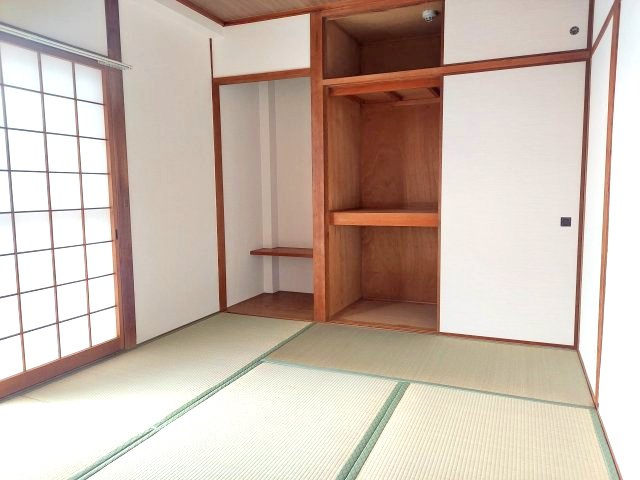 ロジェ宝塚の和室|南側和室約6帖
