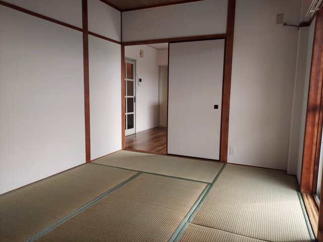 ロジェ宝塚の和室|南側和室約6帖