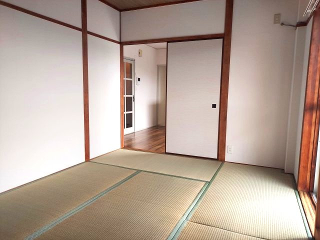 ロジェ宝塚の和室|南側和室約6帖