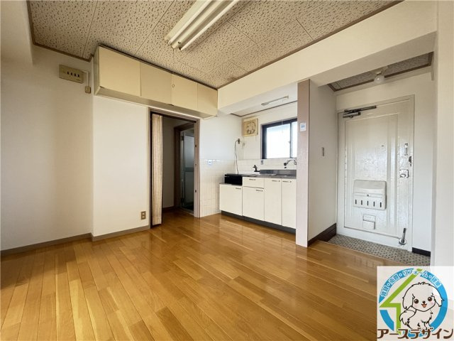 山崎ビルの居間・リビング