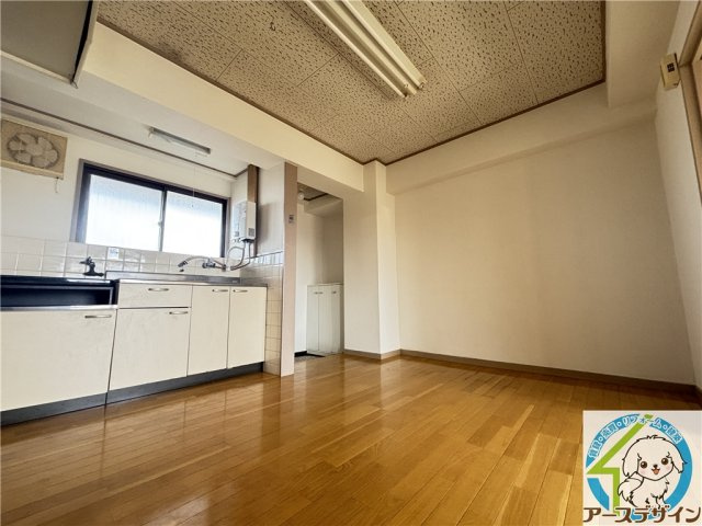 山崎ビルの居間・リビング