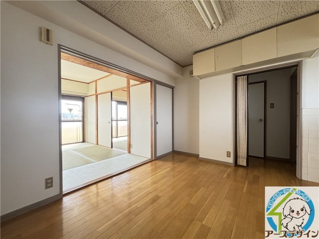 山崎ビルの居間・リビング