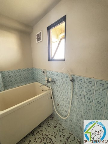 山崎ビルの浴室