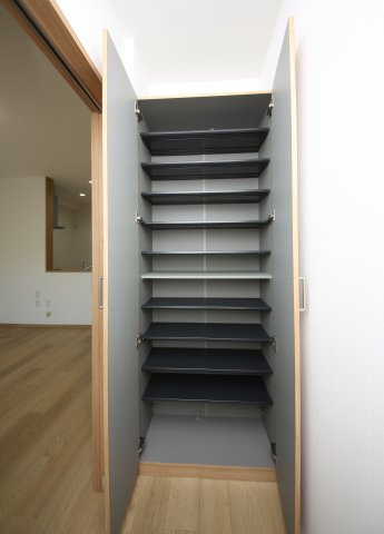 メゾン村建の収納