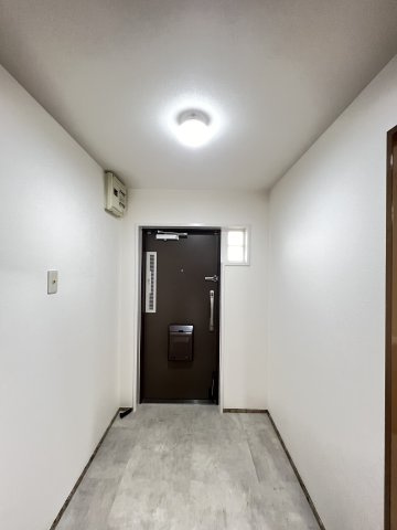 ユニライフ大和高田の玄関|明るい内玄関です