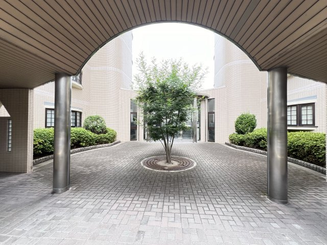 ユニライフ大和高田のエントランス