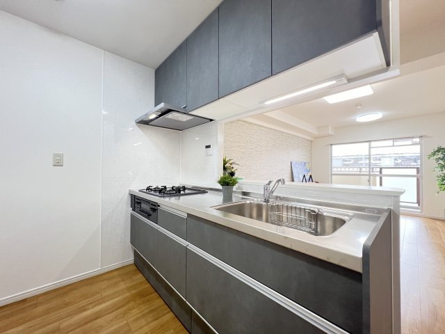 ユニライフ大和高田のキッチン|引き出し収納が便利なおしゃれなカウンターキッチンです