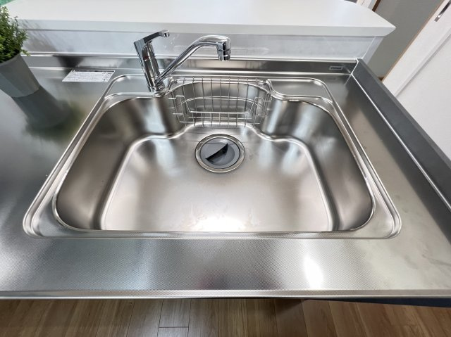 ユニライフ大和高田のキッチン|清潔感あふれるシステムキッチン