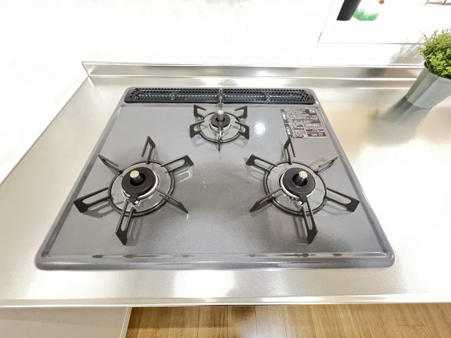 ユニライフ大和高田のキッチン|３口ガスコンロ