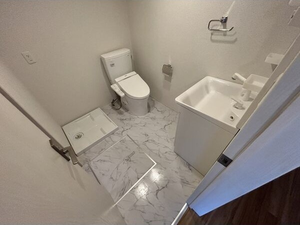 フルラージュ(敷金・礼金不要)(急ぎ入居柔軟に対応します。)の洗面所