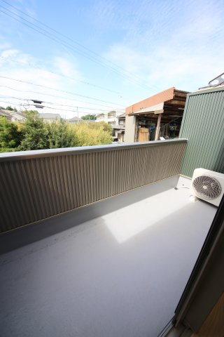 メゾン村建のバルコニー