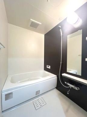 セブンスズキの浴室|落ち着いた空間のお風呂です