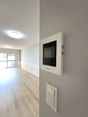 セブンスズキのセキュリティ|モニター付きインターホンです