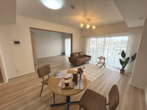 新座市大和田「ライオンズマンション新座第２」の居間・リビング