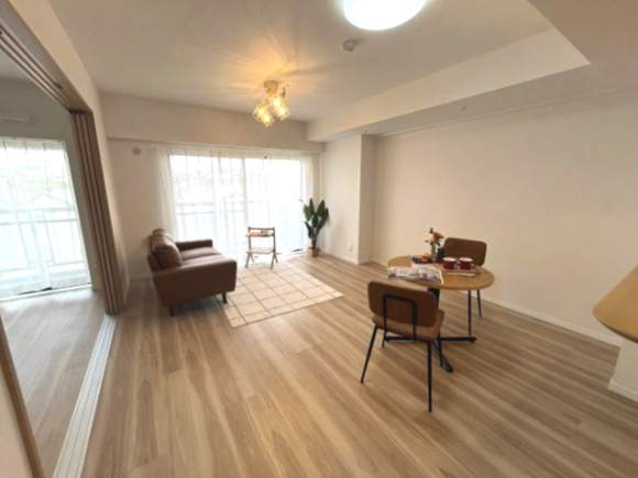 新座市大和田「ライオンズマンション新座第２」の居間・リビング