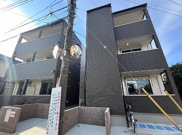 ジーメゾン見沼大和田カトレアのエントランス