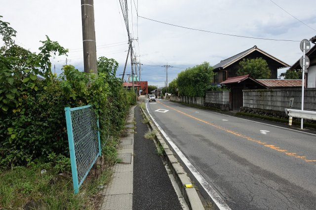 高崎市町屋町　【南道路７８８坪】売地の前面道路含む現地写真|南側道路を西から東方向