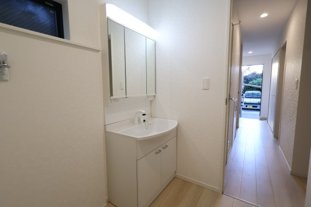 《仲介手数料無料》浦和区木崎５丁目26-18(全1戸)新築一戸建てクレイドルガーデンの独立洗面台