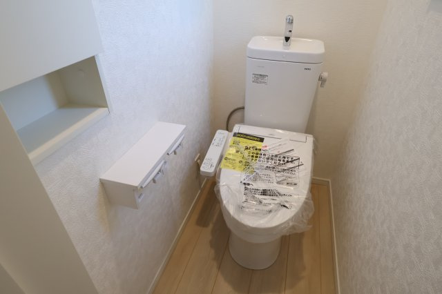 《仲介手数料無料》浦和区木崎５丁目26-18(全1戸)新築一戸建てクレイドルガーデンのトイレ