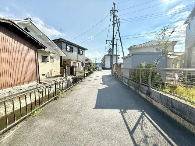野洲市行畑１丁目　売土地の前面道路含む現地写真