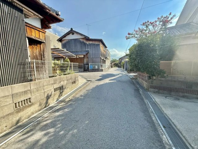野洲市行畑１丁目　売土地の前面道路含む現地写真