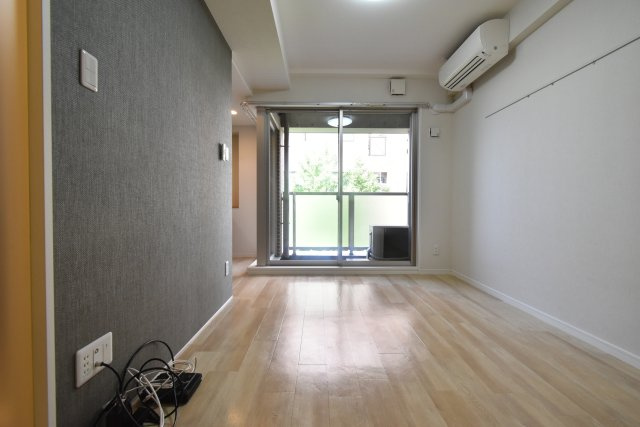 ソリューション甲子園の居間・リビング