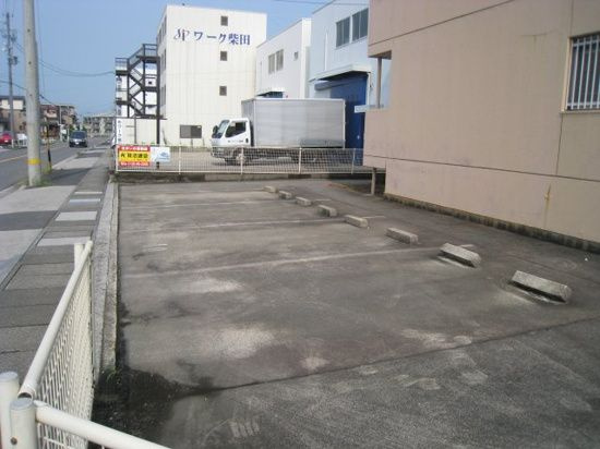 第５グランドハイツ服部の駐車場|駐車場です